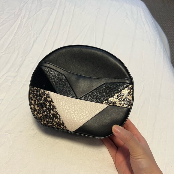 Coach Canteen Crossbody - Picture 8 of 9